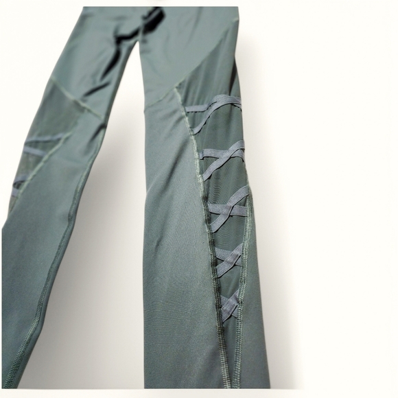 Victoria’s Secret Knockout Tight Leggings – Size Small – Sage Green - Picture 5 of 8